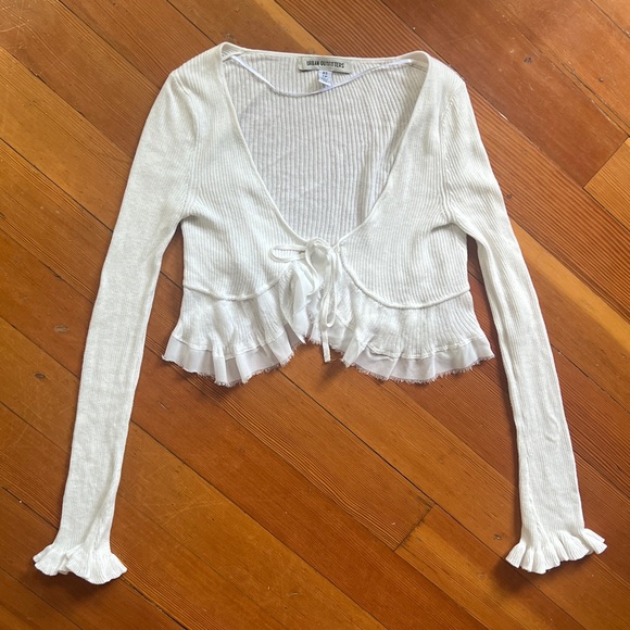 🤍UO // Front Tie Ruffle Cardigan🤍 - Picture 2 of 7